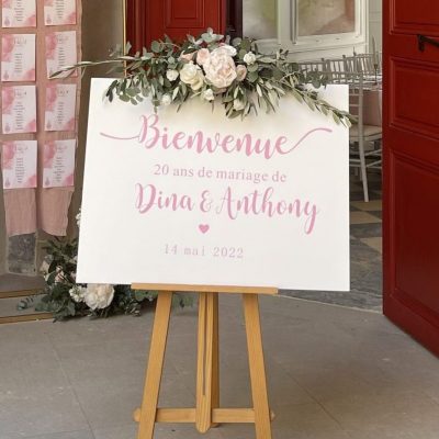 Panneau blanc de bienvenue personnalisé avec chevalet