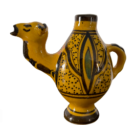 Vase chameau motifs orientaux, couleur ocre