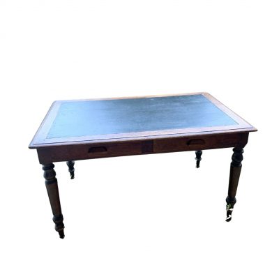 Table en bois avec cuir noir au dessus